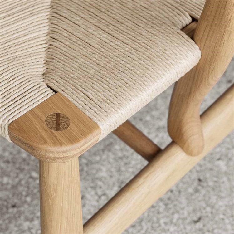 Carl Hansen & Søn CH22 Loungestol - Oljet eik/Teak m/naturfletting Detalj