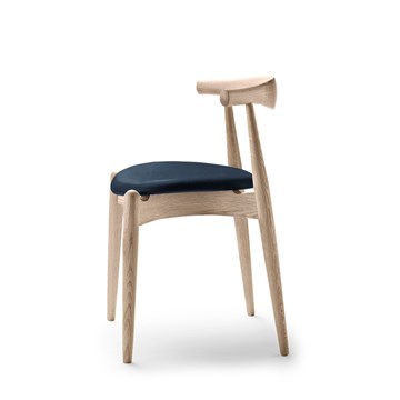 Carl Hansen & Søn CH20 Albue Spisestuestol Skinnsåpet eik/blå (Loke) Side