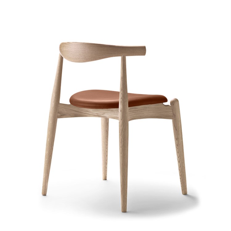 Carl Hansen & Søn CH20 Albue Spisestuestol Skinnsåpet Eik/Cognac Thor 307 Tilbake