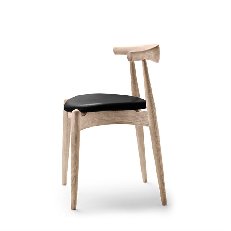 Carl Hansen & Søn CH20 Albue Spisestuestol Skinnsåpet eik/Sort Thor 301 Side