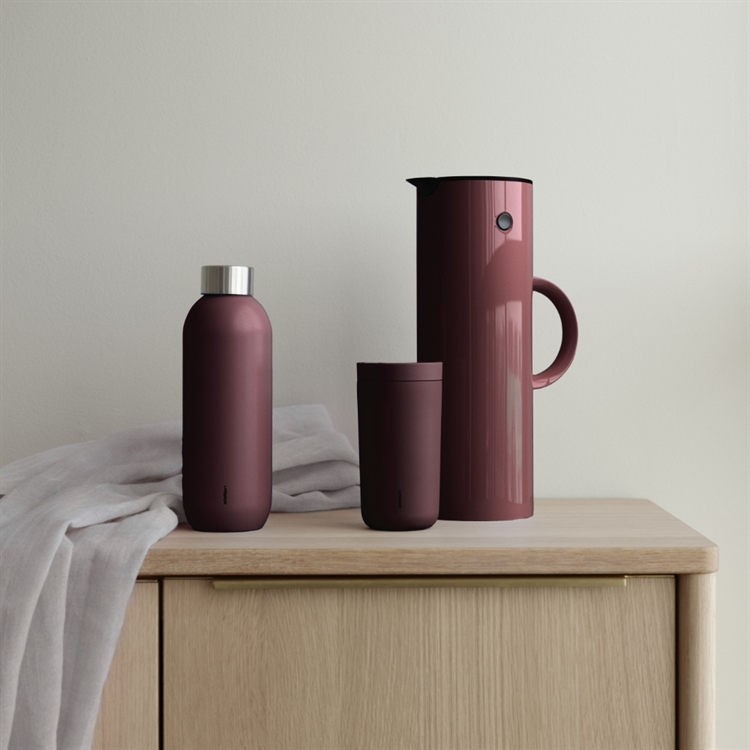 Stelton -produkter i fargen \'Berry\'