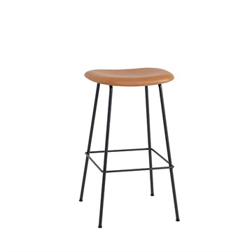 Muuto Fiber Barstool 75cm i stål og konjakkskinn