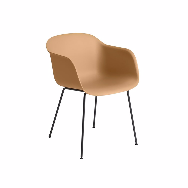 Muuto Fiber spisestuestol