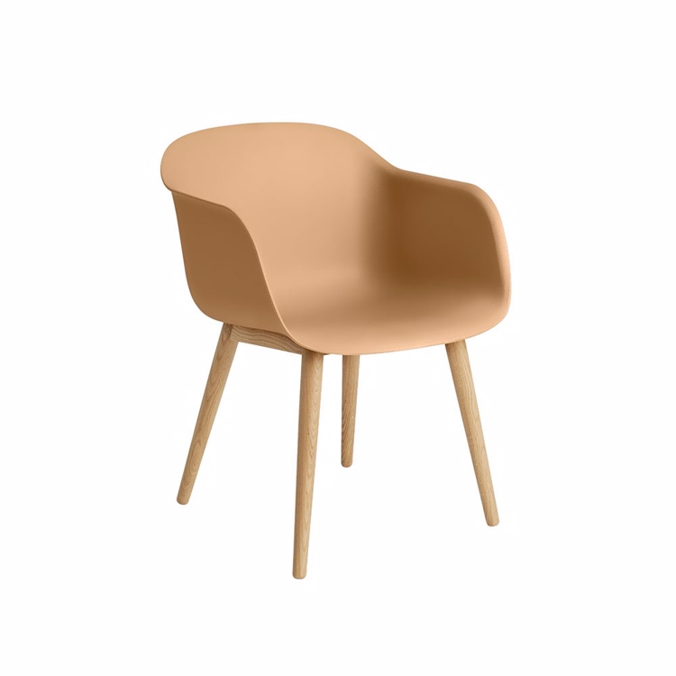 Muuto Fiber spisestuestol