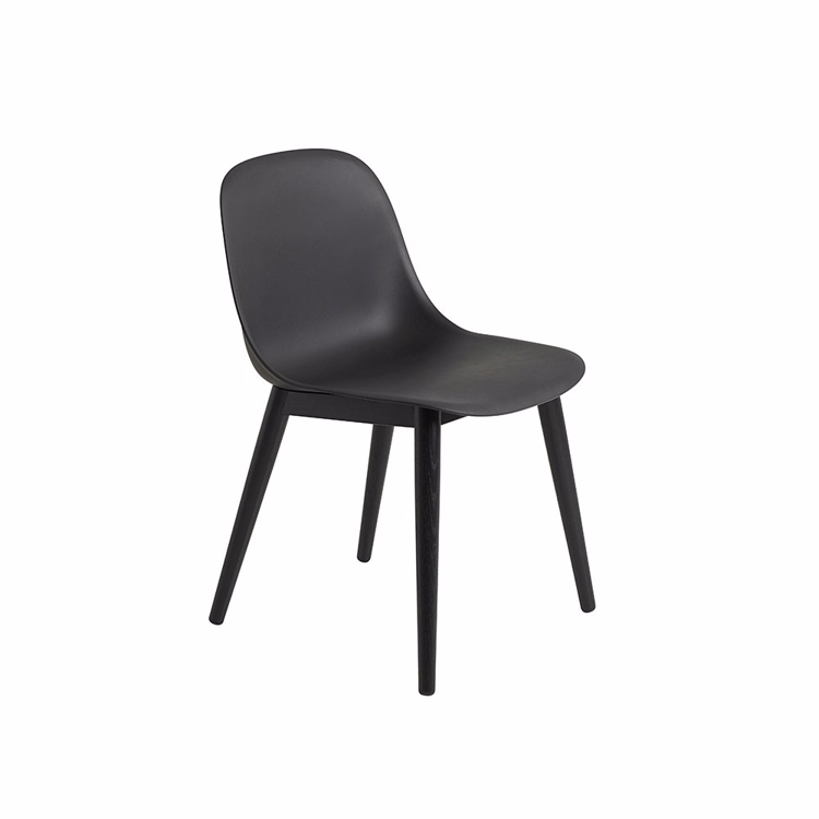 Muuto Fiber spisestuestol