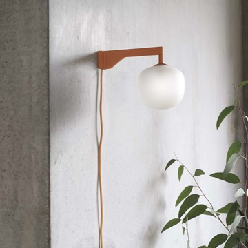 Muuto Rime Vegglampe Orange i entré