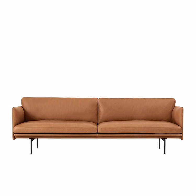 Muuto Outline 3 Person Sofa i konjakk silkeskinn