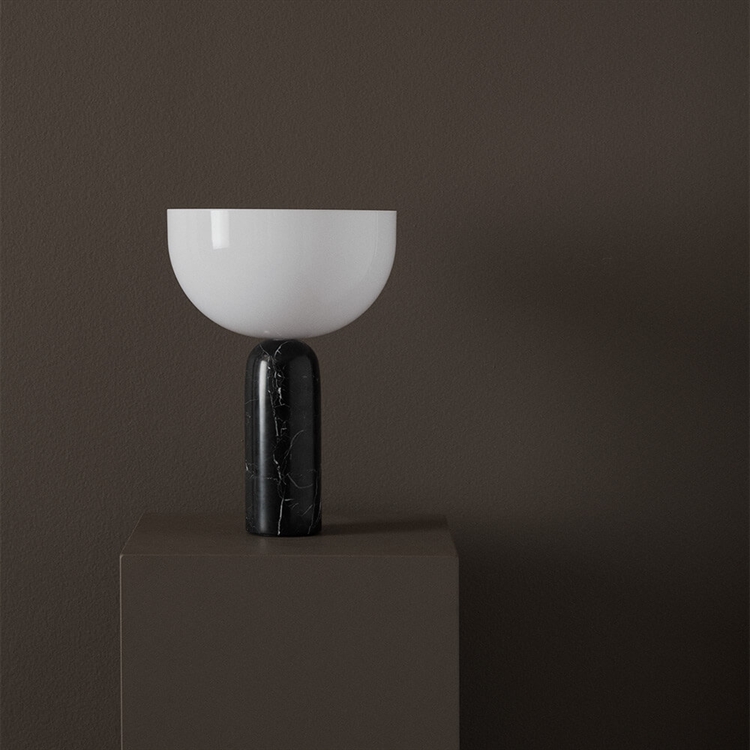 New Works Kizu Bordlampe Transportabel svart