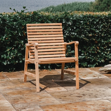 Noble Denmark Tikøb Hagestol, Teak - sett på terrasse