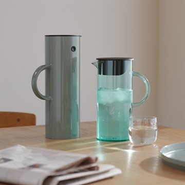 Stelton EM77 Mugge med lokk 1,5 l - Dusty Green Environment