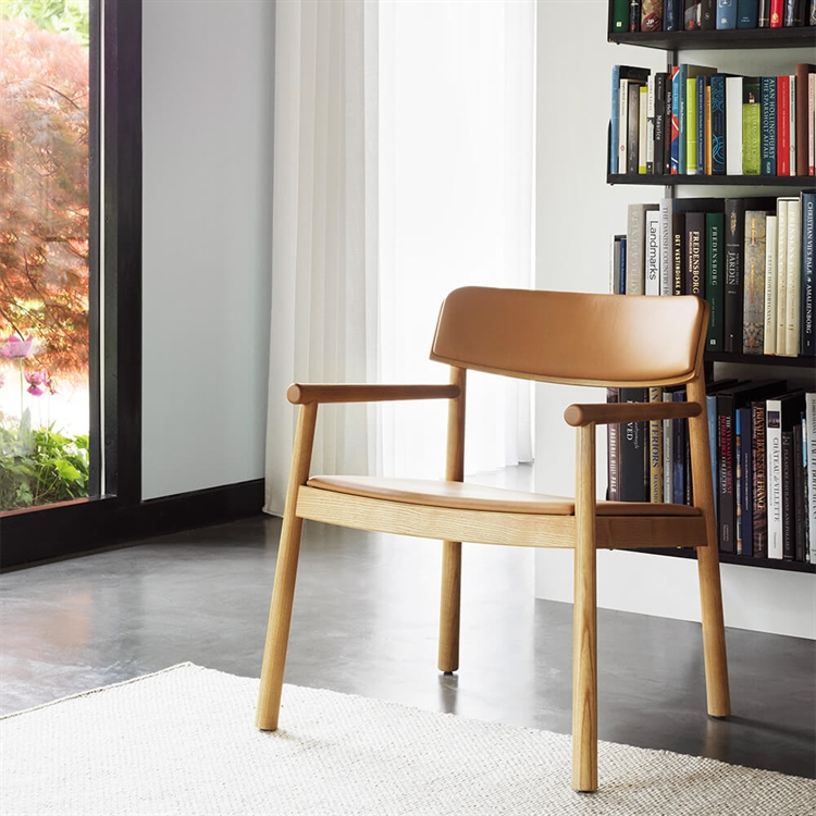 Normann Copenhagen Timb Lounge stol brun