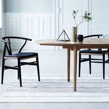 Carl Hansen & Søn CH24 Y-stoler og originale skinnputer